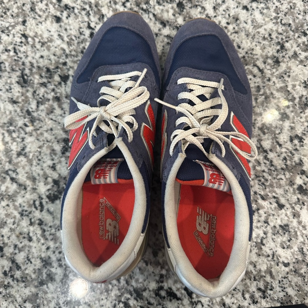 New Balance 696